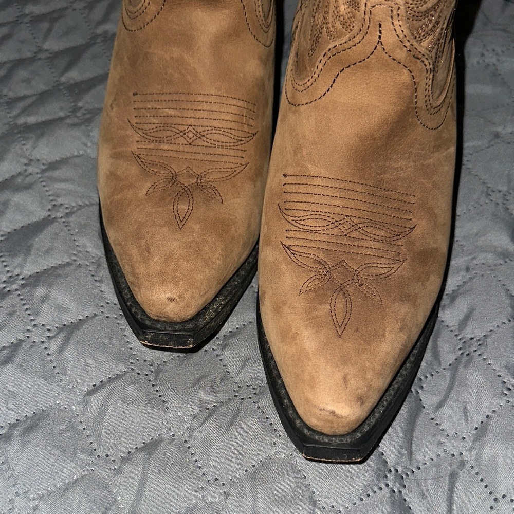 Women's Tan Leather/Manmade Western Heeled Boots - Picture 3 of 8
